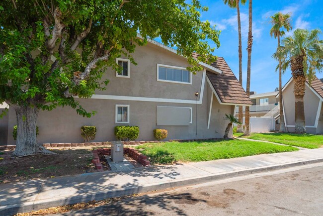 Cute Condo with Pool View! - Cute Condo with Pool View!