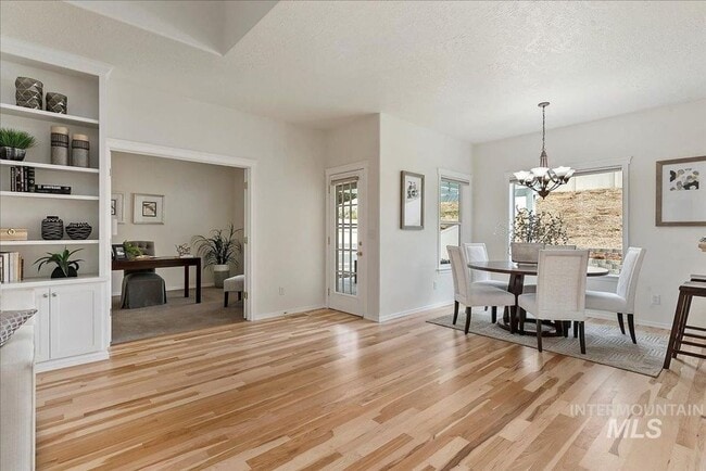 Photo - Stunning Home Near Warm Springs!