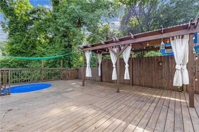 Photo - 844 Deckner Ave SW