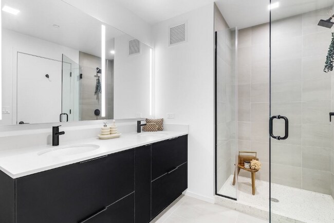 Photo - 200 N Elizabeth St