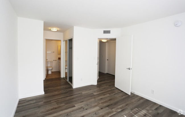 2BR, 2BA-Bedroom