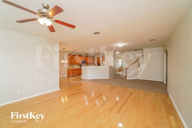 Photo - 24014 Buckthorn Pass