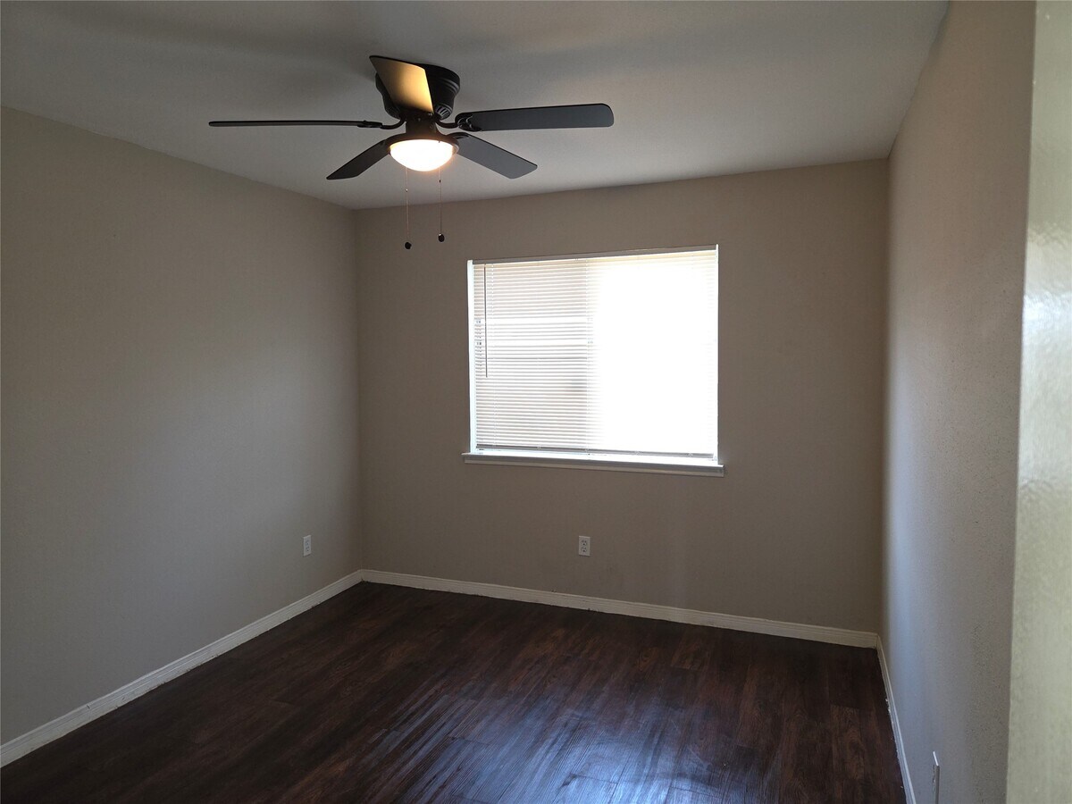 Photo - 6303 Gladewell Dr