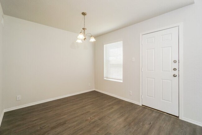 Photo - 2306 Redlove Dr