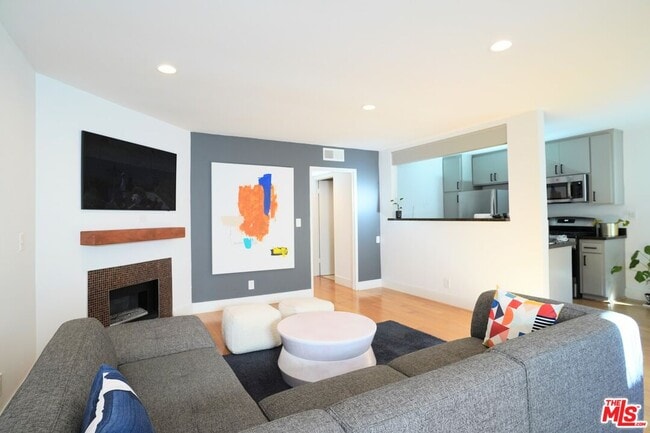 Photo - 2016 Euclid St Unit 17