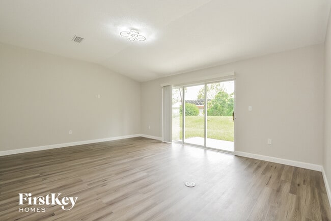 Photo - 1175 Adams St