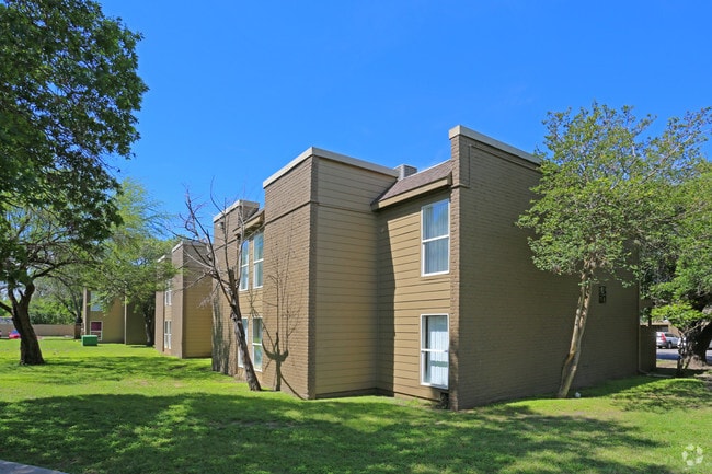 CrestWind Townhomes and Apartments