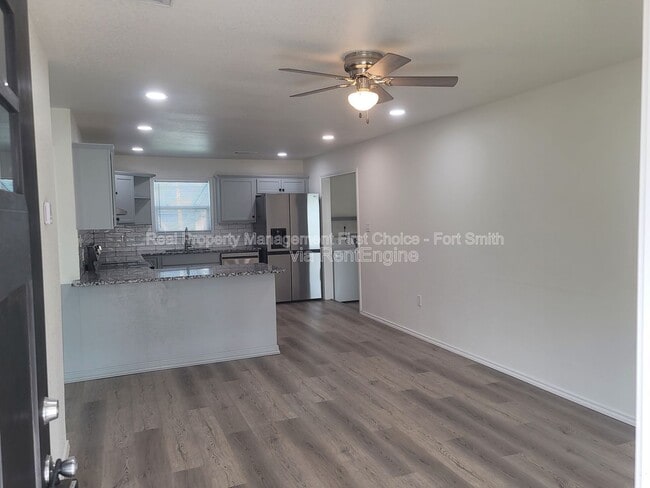 Photo - 407 Hemlock St