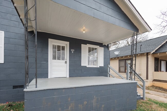 Building Photo - 486 Hammond Dr Unit A