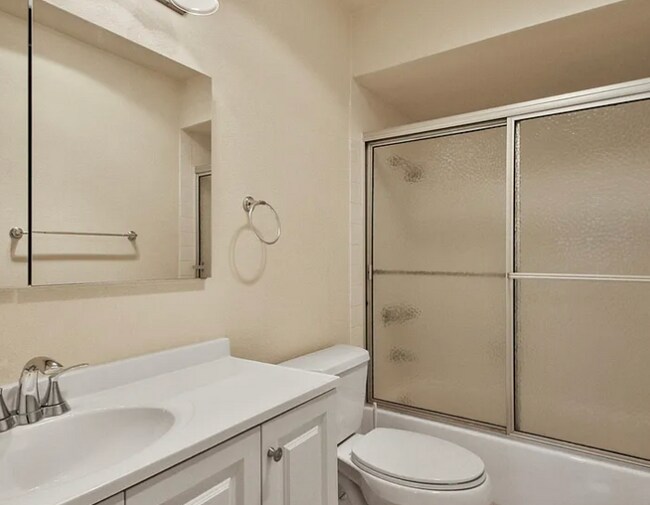 Photo - 4095 Bonita Rd Unidad #105 Rental