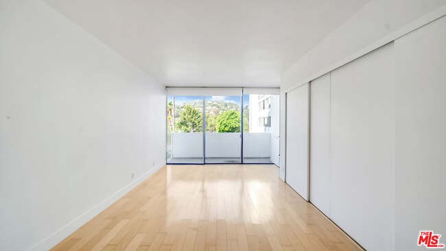 Photo - 17350 Sunset Blvd Unidad 204