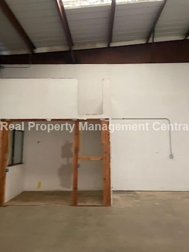 Photo - 1101 Pike Ln Unidad Bay 2