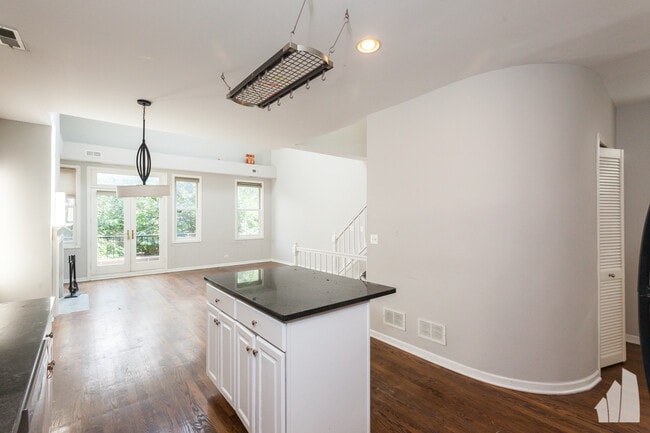 Photo - 1038 N Marshfield Ave Unit 3