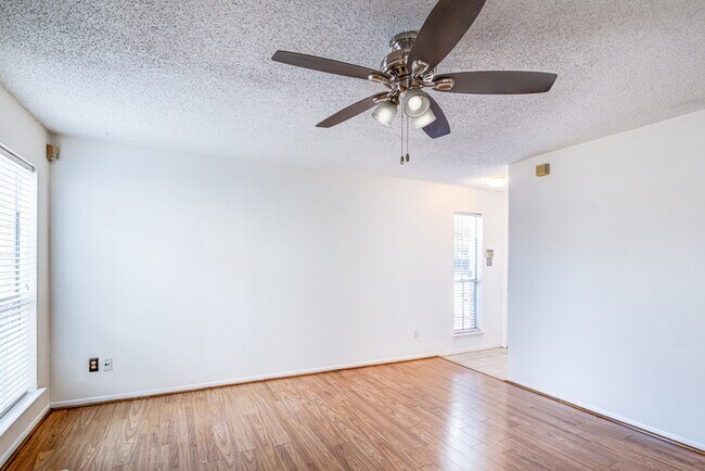 Photo - 3919 Fairmont Pkwy Unit True