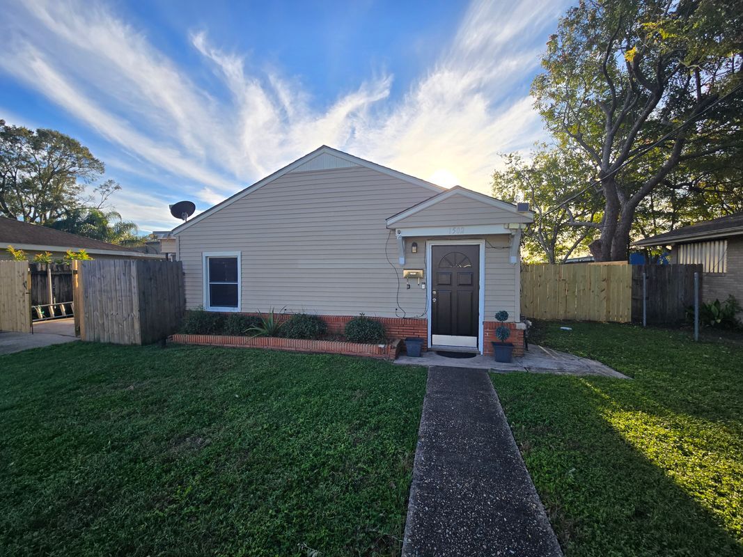 Photo - 1502 THOMAS Street