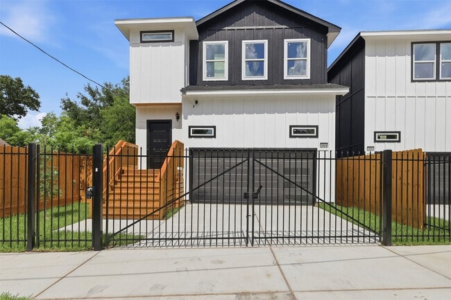 Photo - 3806 Sayers St