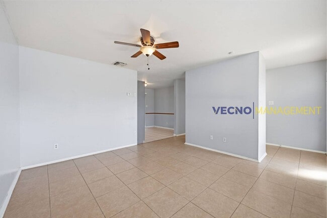 Photo - 701 Aviaton Ave