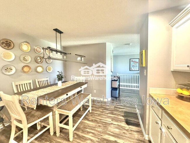 Photo - 832 SW Springfield Dr