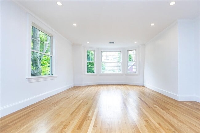 Photo - 247 Hale St