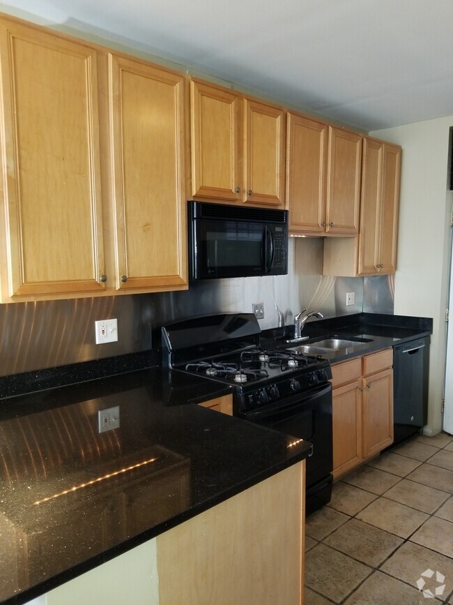 Building Photo - Rehabbed 2Bed/1Bath Waiting For You! Rental