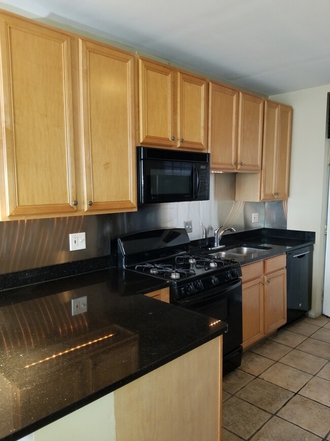 Rehabbed 2Bed/1Bath Waiting For You! - Rehabbed 2Bed/1Bath Waiting For You! House