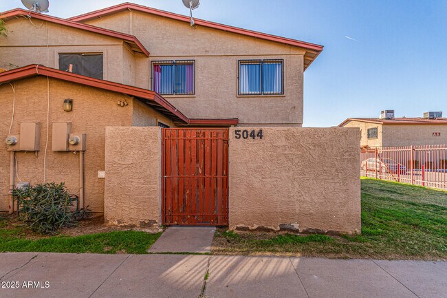 Building Photo - 5044 N 40th Ave