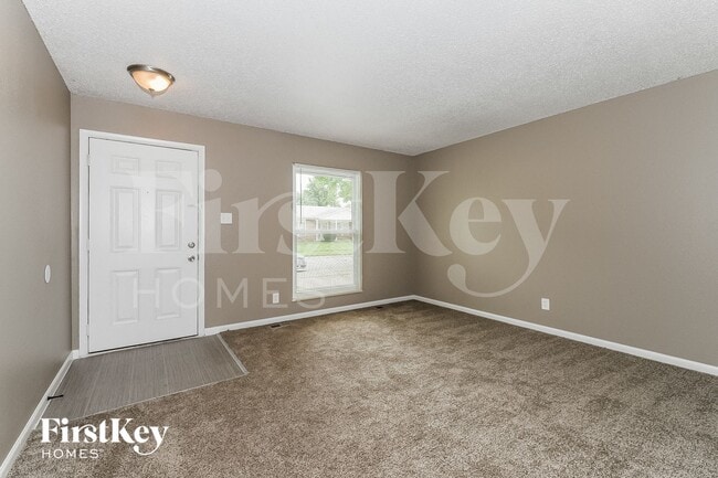 Photo - 733 Watersedge Dr