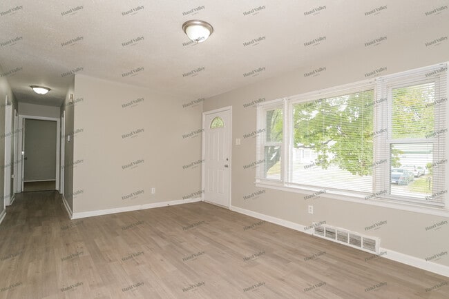Photo - 1430 Broadlawns Ln