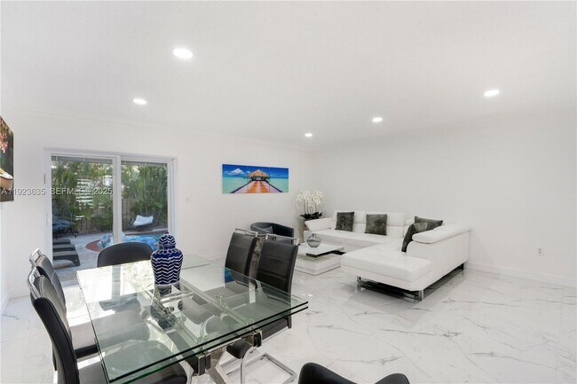 Photo - 9167 Harding Ave