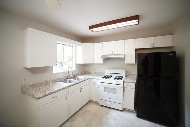 Photo - 1329 Blossom Cir