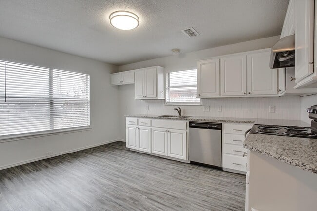 Photo - 2513 108th Dr