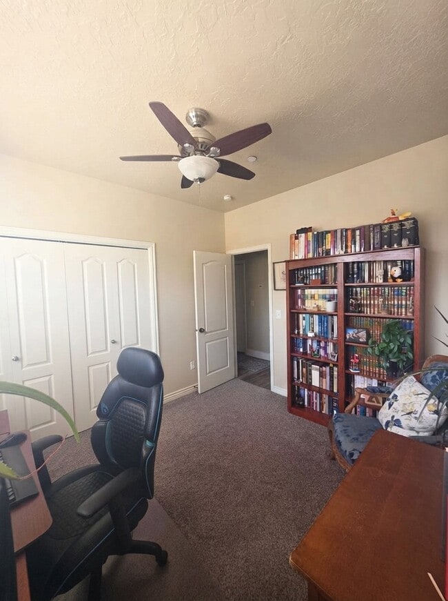 1592 W 3180 N