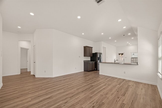 Photo - 1010 Schooner St