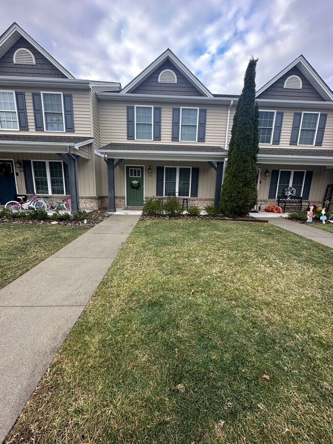 Building Photo - Tavern Grove Townhome in Campbell County