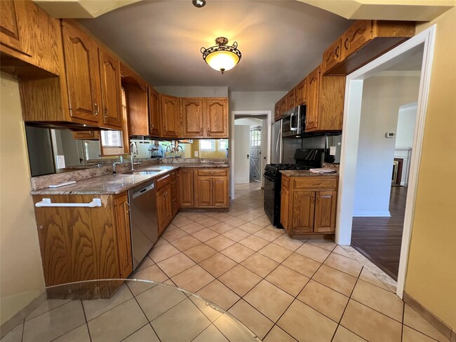 Photo - 65-20 181st St House