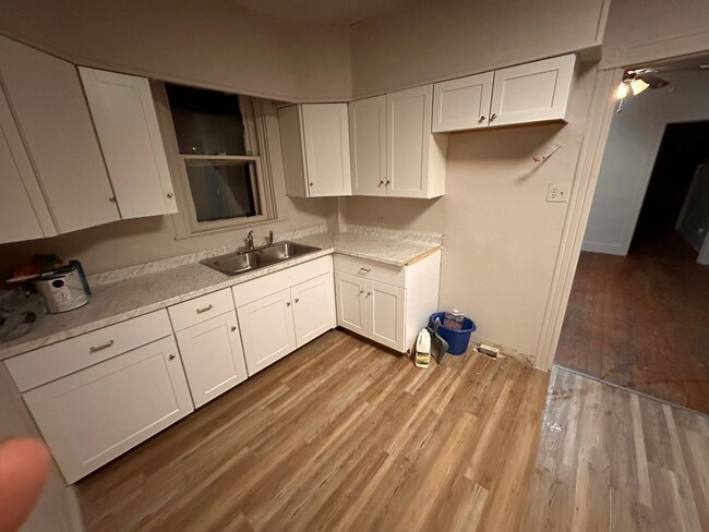 Large 5 Bedroom remodeled townhouse w/off ... - Large 5 Bedroom remodeled townhouse w/off ...