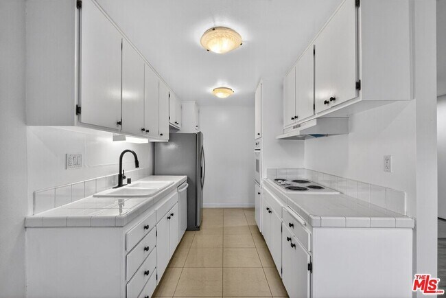 5900 Canterbury Dr Unit B217