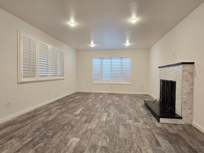 Photo - Large Campbell Home, Remodeled Inside, Gorgeous Kitchen, Large Master Suite, A/C, Beautiful Yards!