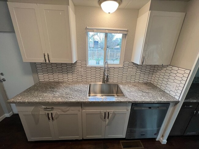 Photo - 2 bedroom 1 bathroom with bonus room located in the Avenues