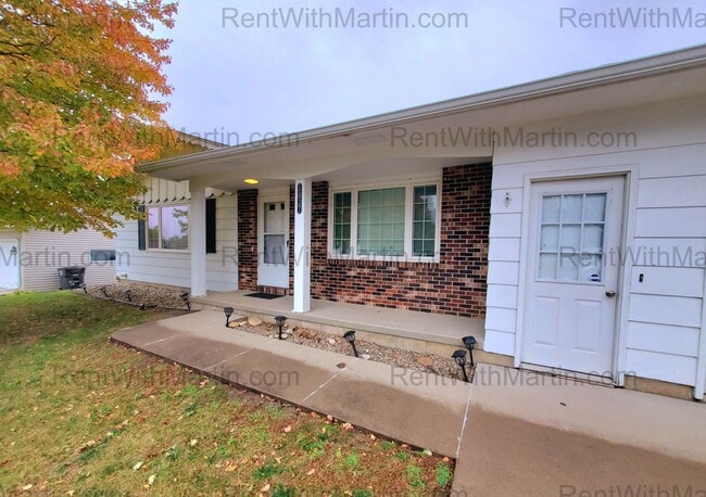 Photo - FOR RENT- lovely ranch home near amusement...