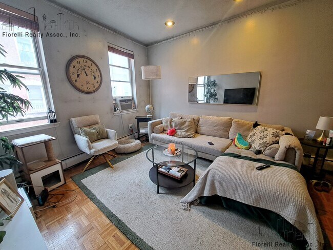 Building Photo - 157 Salem St Unit 4 Rental