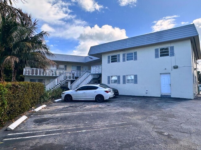 Photo - 519 W Kalmia Dr Unit 2