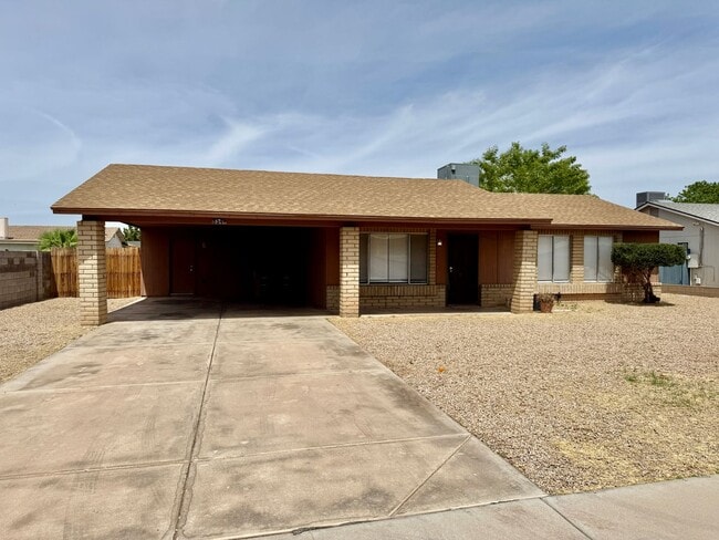Building Photo - Fantastic 3 Bedroom/2 Bath Single Level Home & NO HOA!  Schedule a Showing Today!