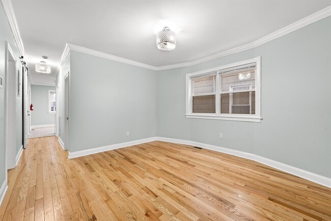 Photo - 71 W 54th St Unit 2