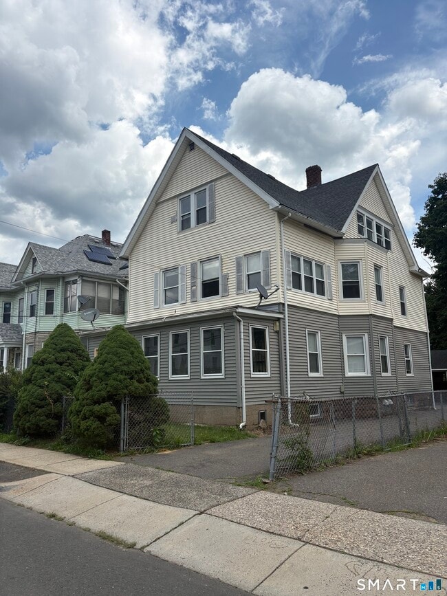 Building Photo - 34 Lenox St Unit 2