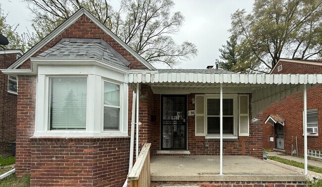 Building Photo - Renovated 3-Bedroom Home – We Welcome Sect...