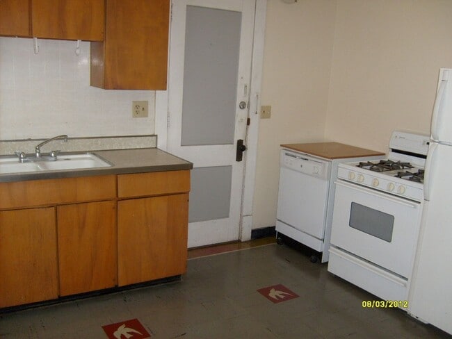 Photo - (518) - 819-821 E. Gorham Street Unidad 821