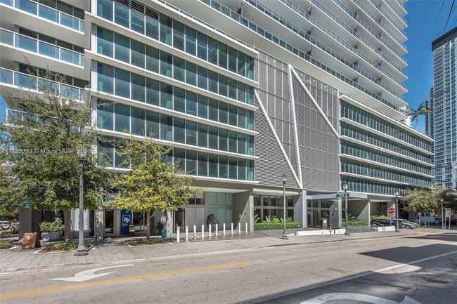 Photo - 79 SW 12th St Unidad 2404-S