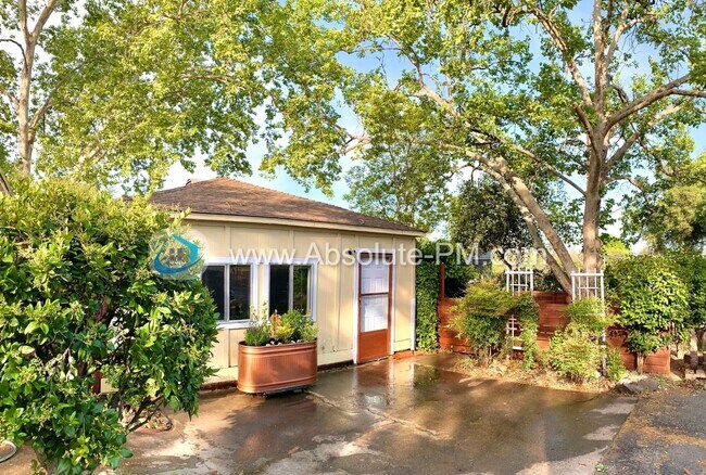 Cozy 1 Bedroom Studio in the Orangevale Ag... - Cozy 1 Bedroom Studio in the Orangevale Ag... Apartment