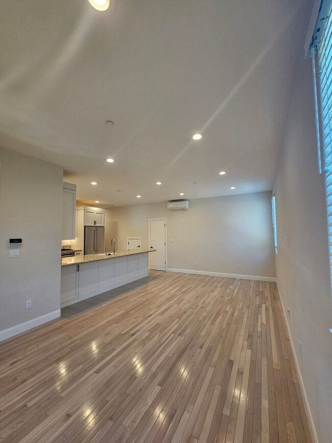 Photo - 1157 Leff St